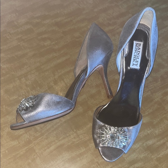 Badgley Mischka Metallic Silver Embellished Heels  SZ 9 1/2 M w/ dust bag - Picture 1 of 15